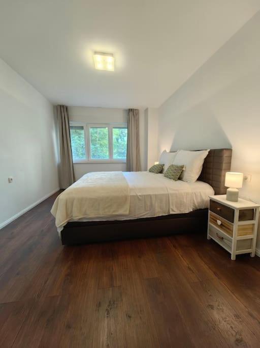 New 1 Bedroom Near Center And Beach Split Exterior photo